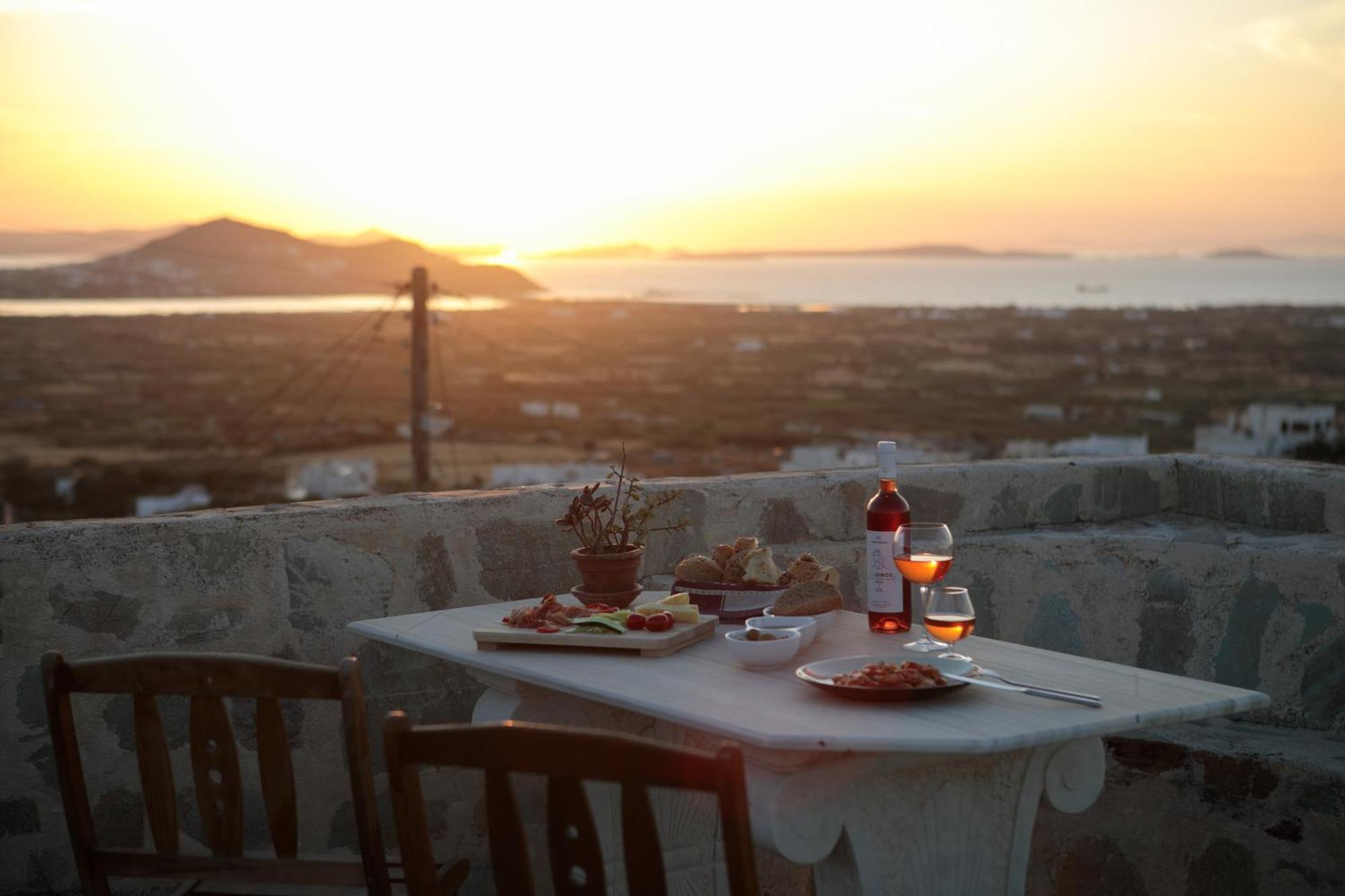 Themed House "Castle Halaros" View 17Th Century Villa Glinado Naxos Exterior photo
