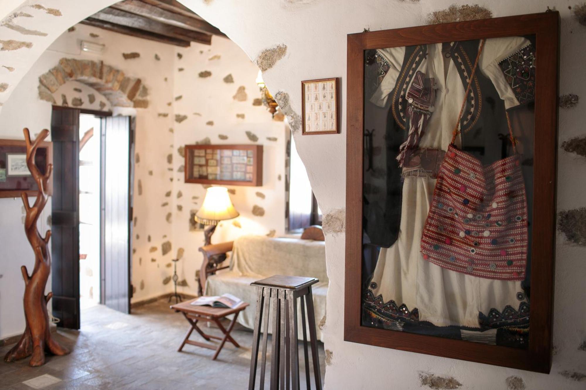 Themed House "Castle Halaros" View 17Th Century Villa Glinado Naxos Exterior photo