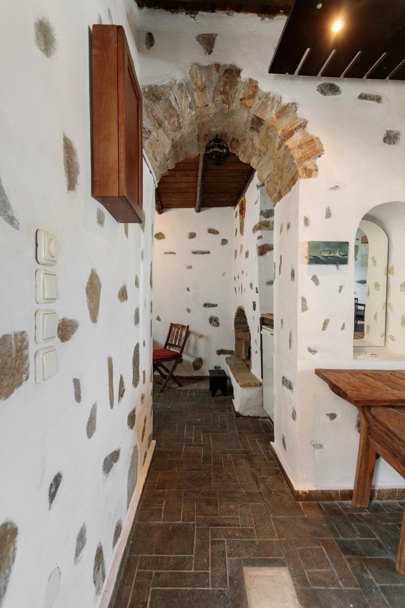Themed House "Castle Halaros" View 17Th Century Villa Glinado Naxos Exterior photo