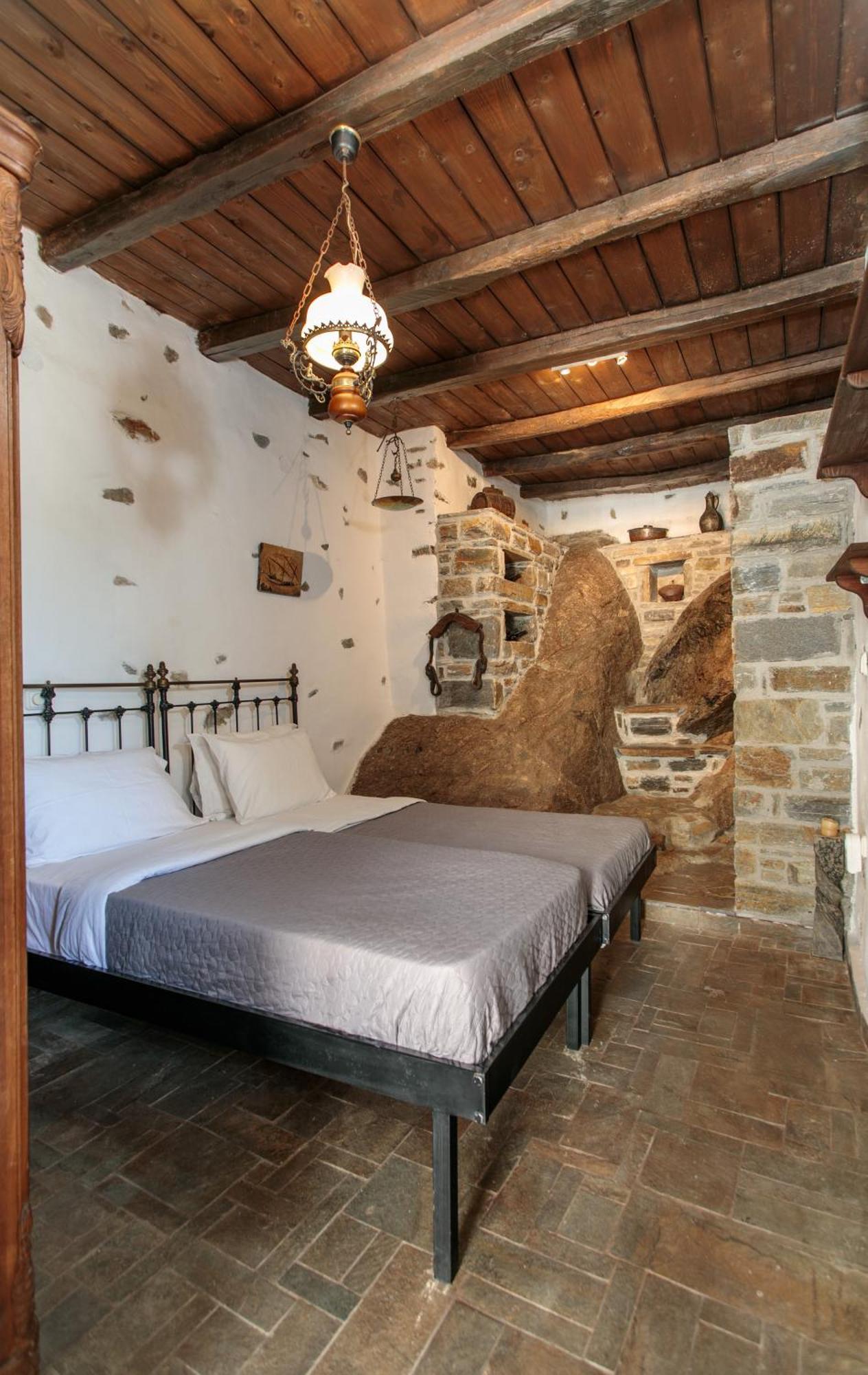 Themed House "Castle Halaros" View 17Th Century Villa Glinado Naxos Exterior photo