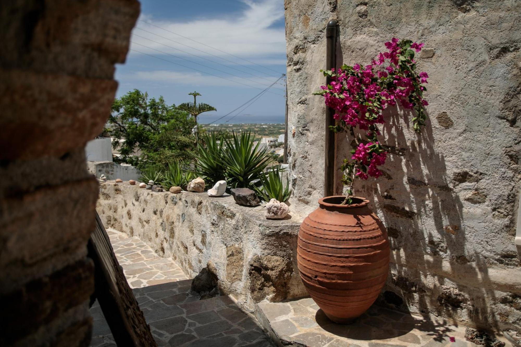 Themed House "Castle Halaros" View 17Th Century Villa Glinado Naxos Exterior photo