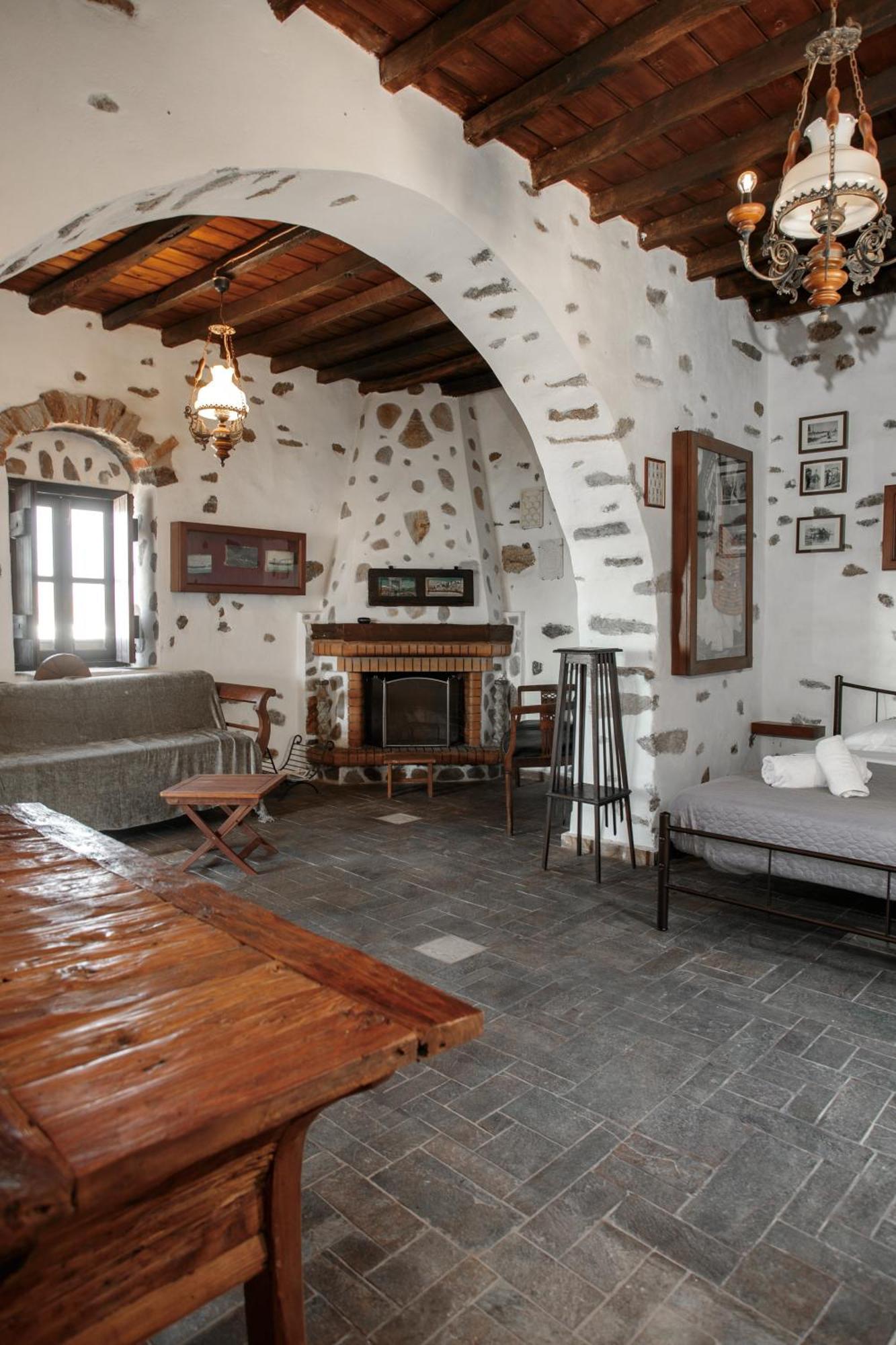 Themed House "Castle Halaros" View 17Th Century Villa Glinado Naxos Exterior photo