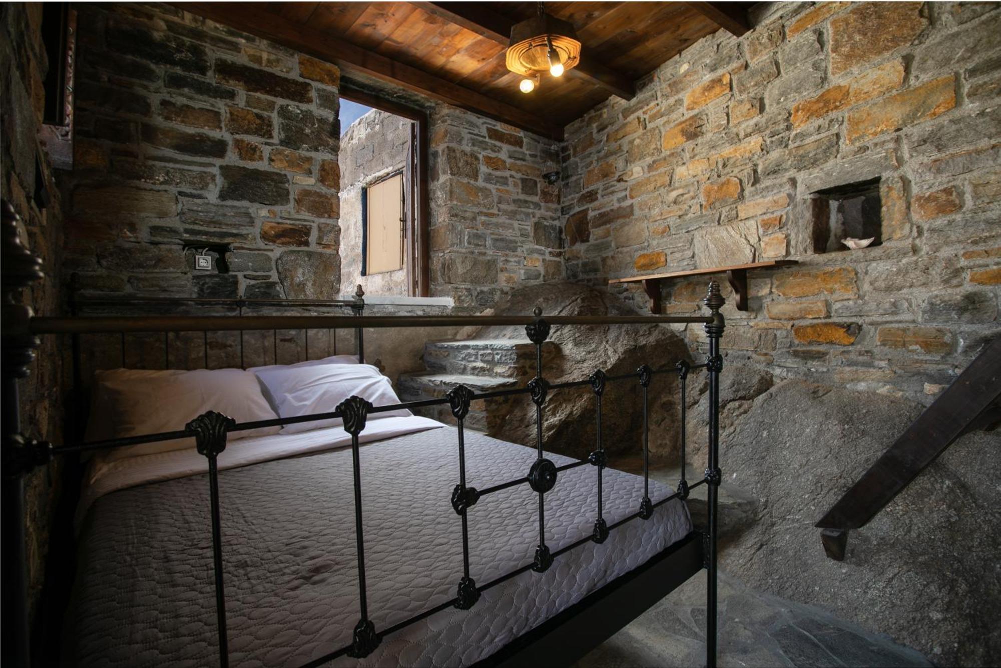 Themed House "Castle Halaros" View 17Th Century Villa Glinado Naxos Exterior photo