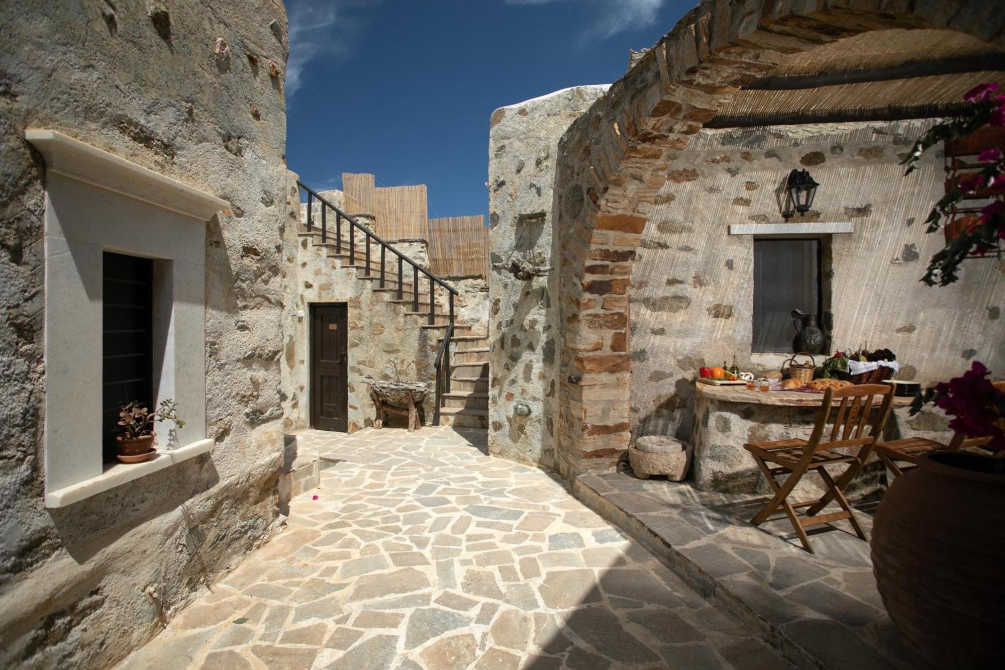 Themed House "Castle Halaros" View 17Th Century Villa Glinado Naxos Exterior photo